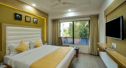 Rudra Royale Hotel Room Type - GOLD AC ROOM LOWEST PRICE