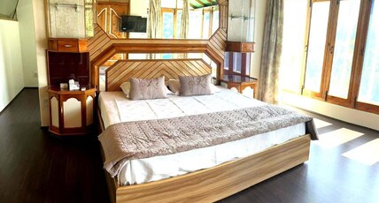 RED WOOD Srinagar Room Type - Deluxe Room