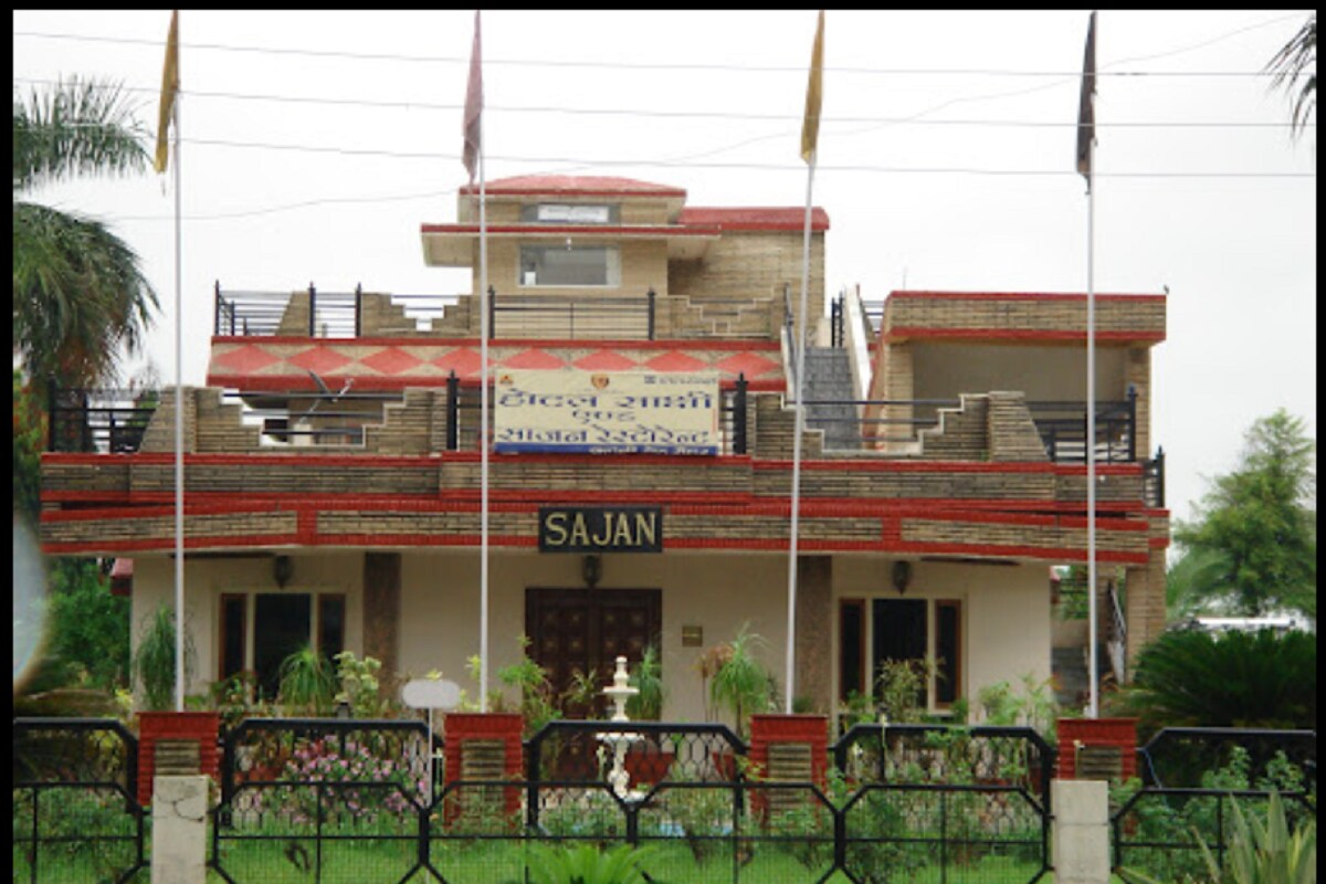 HOTEL SAKSHI AND SAJAN RESTURANT - Tap to explore photos