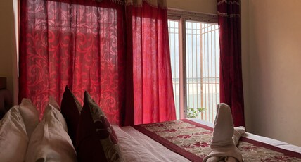 Hotel Shannti Inn with Ganges view Room Type - Deluxe River View
