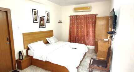 Hotel Rising Sun Retreat Room Type - Deluxe AC Room