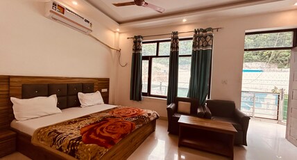 Alaknanda Motel & Restaurant Room Type - AC Deluxe Room Alaknanda Motel & Restaurant Room Type - AC Deluxe Room