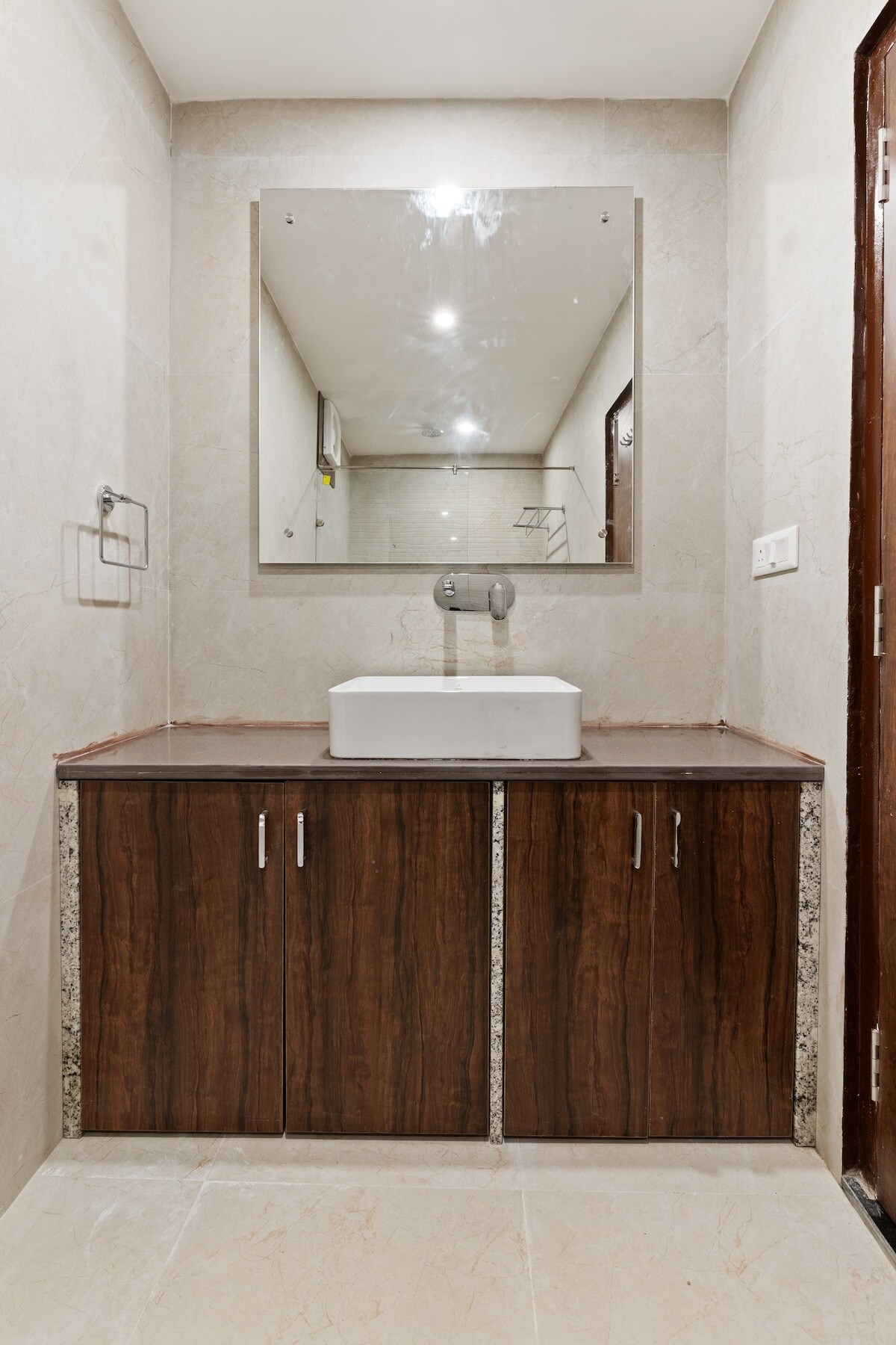 Plum Stays- Riverdale- 3BHK Semi- Lux Riverside Apartment - Tap to explore photos