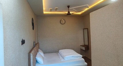 HOTEL ROYAL INN Room Type - DELUXE ROOM