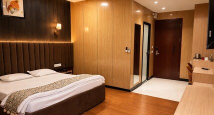 Hotel JD Marriott Room Type - Master Room with Landmark View