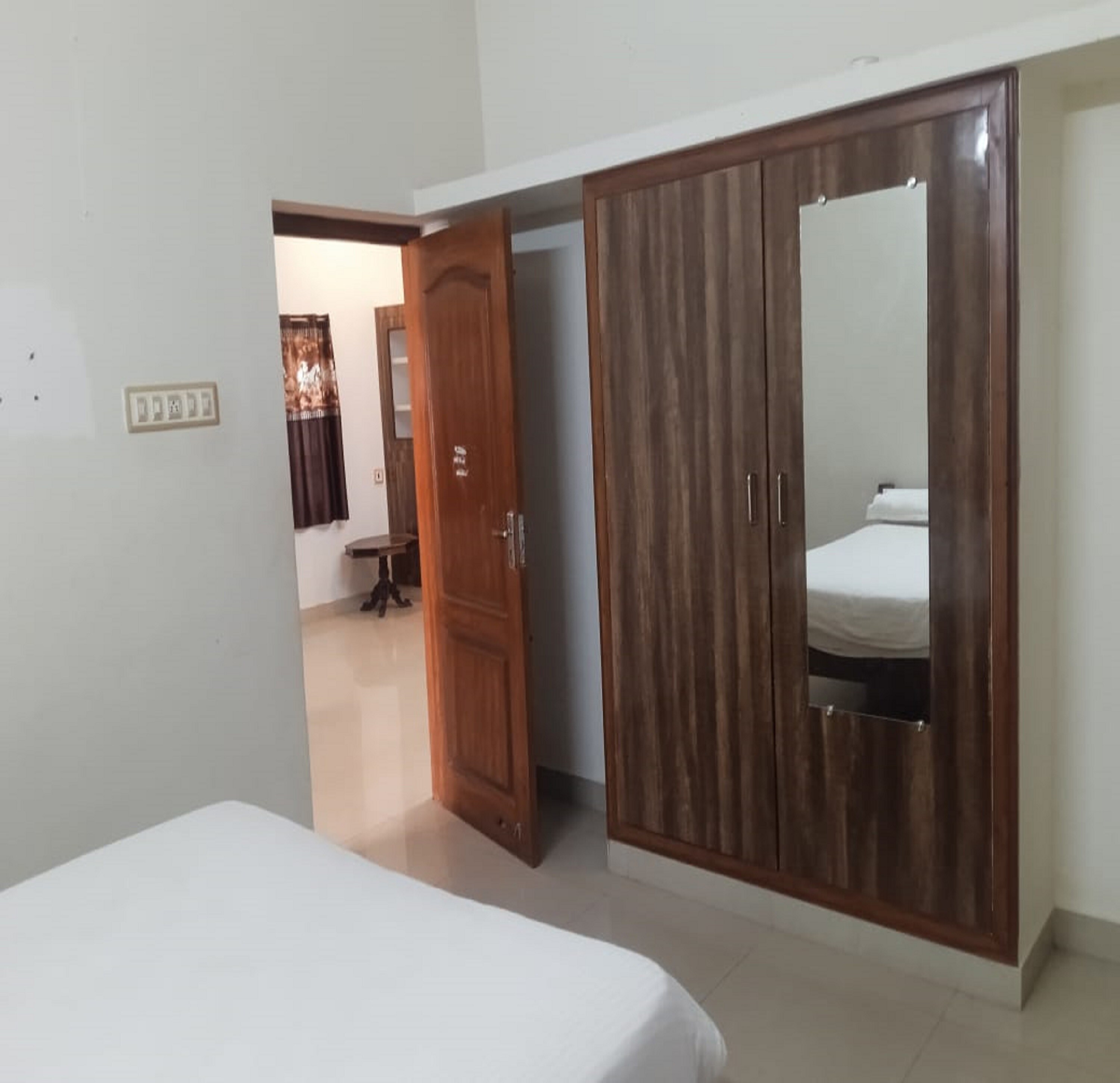 Vasantharaja villa Arumparthapuram - Tap to explore photos