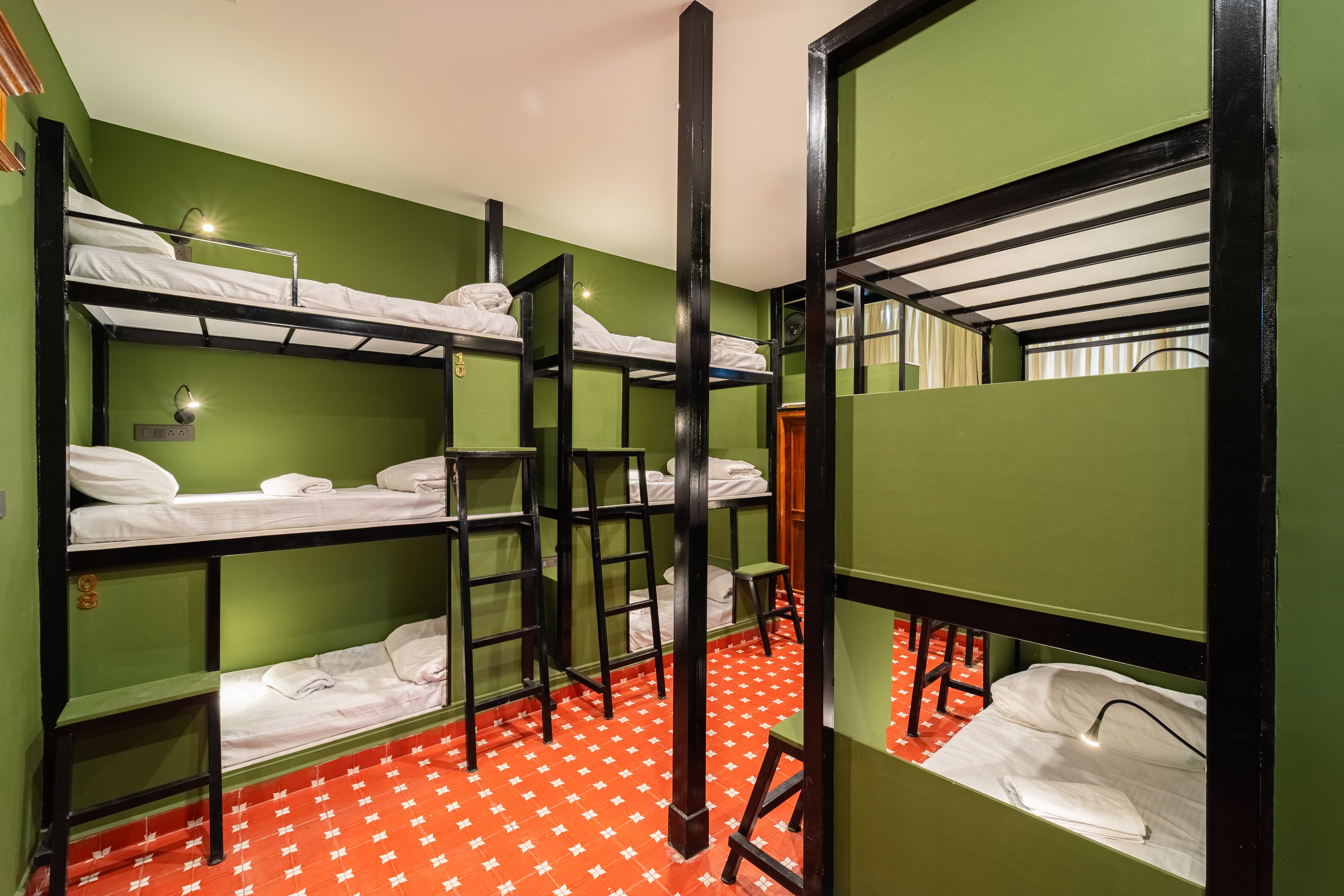 Versailles Backpacker Hostel - Tap to explore photos
