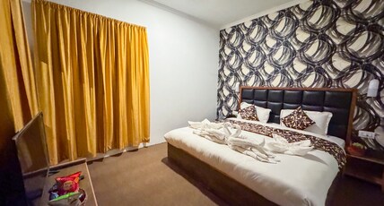 Kashmir Holiday Resort Room Type - Premier Room - Lake and Mountain View
