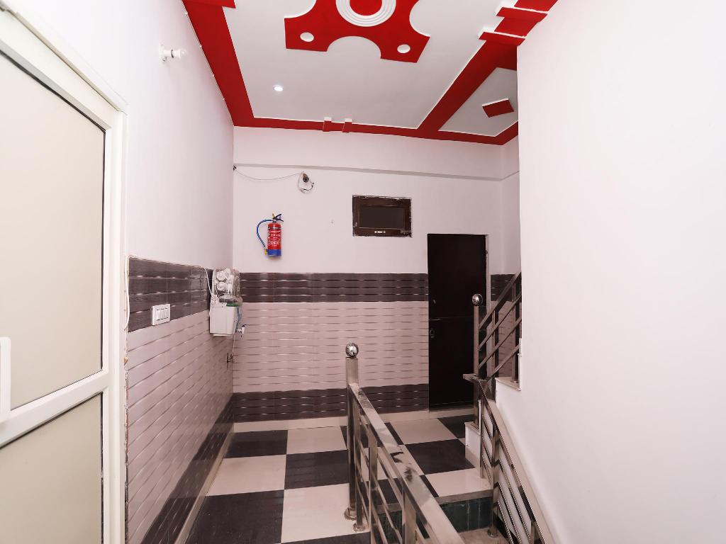Tirupati Guest House - Tap to explore photos