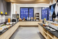 Holiday Inn Express M