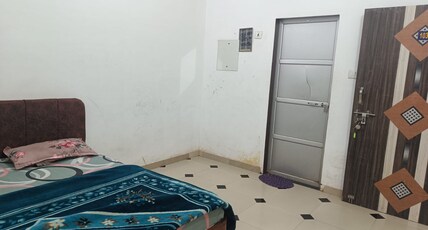 Shree Krishna House Room Type - Standard Room with AC