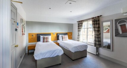 OYO The Red Lion Hotel Room Type - Standard Twin Room