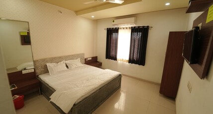 Pawar Palace and Restaurant Room Type - Deluxe Room