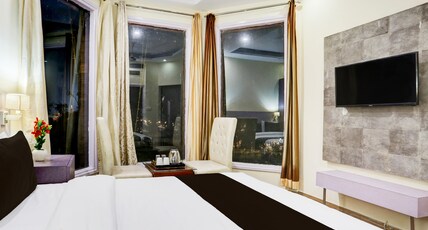Super Townhouse by OYO Brahma Sarovar Formerly Krishna mahal Room Type - Classic
