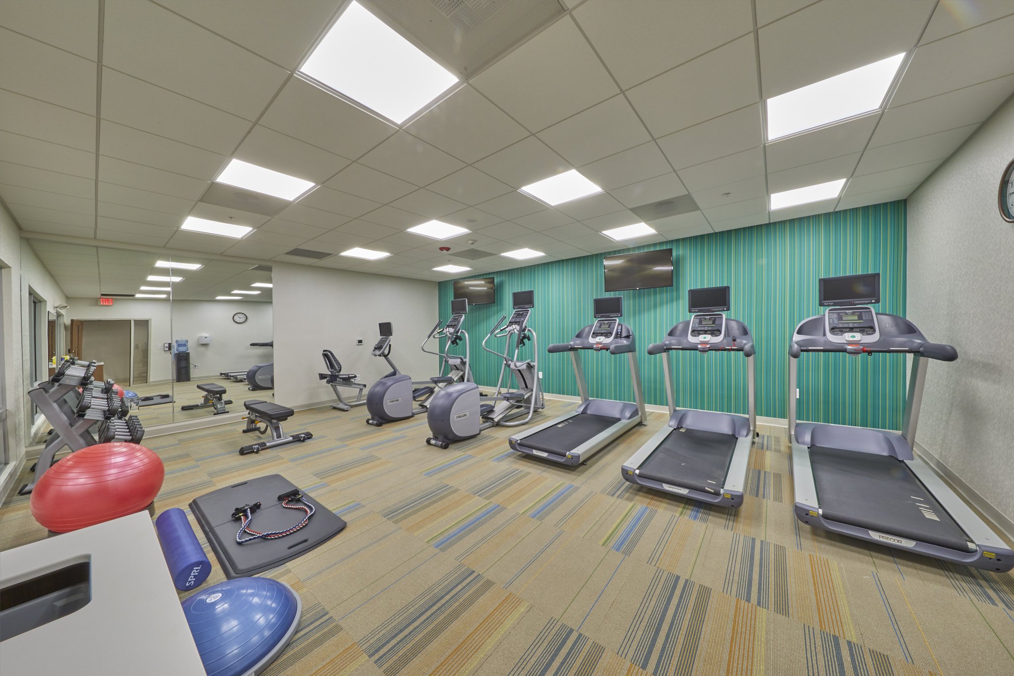 Holiday Inn Express & Suites Hermiston Downtown - Tap to explore photos