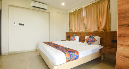 FabHotel Avasa Grand - Nr. Big Daddy Casino Room Type - Premium Room