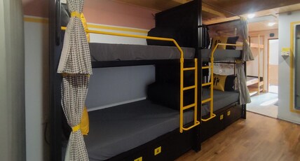 The Hosteller Old Manali, Manu Temple Room Type - Bed in 6 Bed Female Dormitory with Balcony