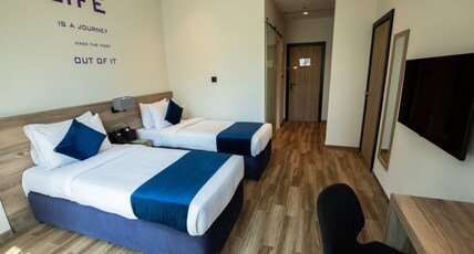 Grand Kingsgate Waterfront By Millennium Hotels Room Type - Deluxe Twin Room