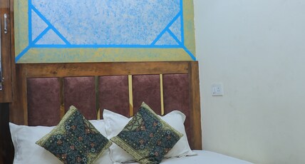 Hotel Paras Stay Room Type - Triple Room