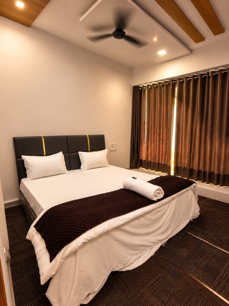 Hotel krishna and Dormitory - Tap to explore photos