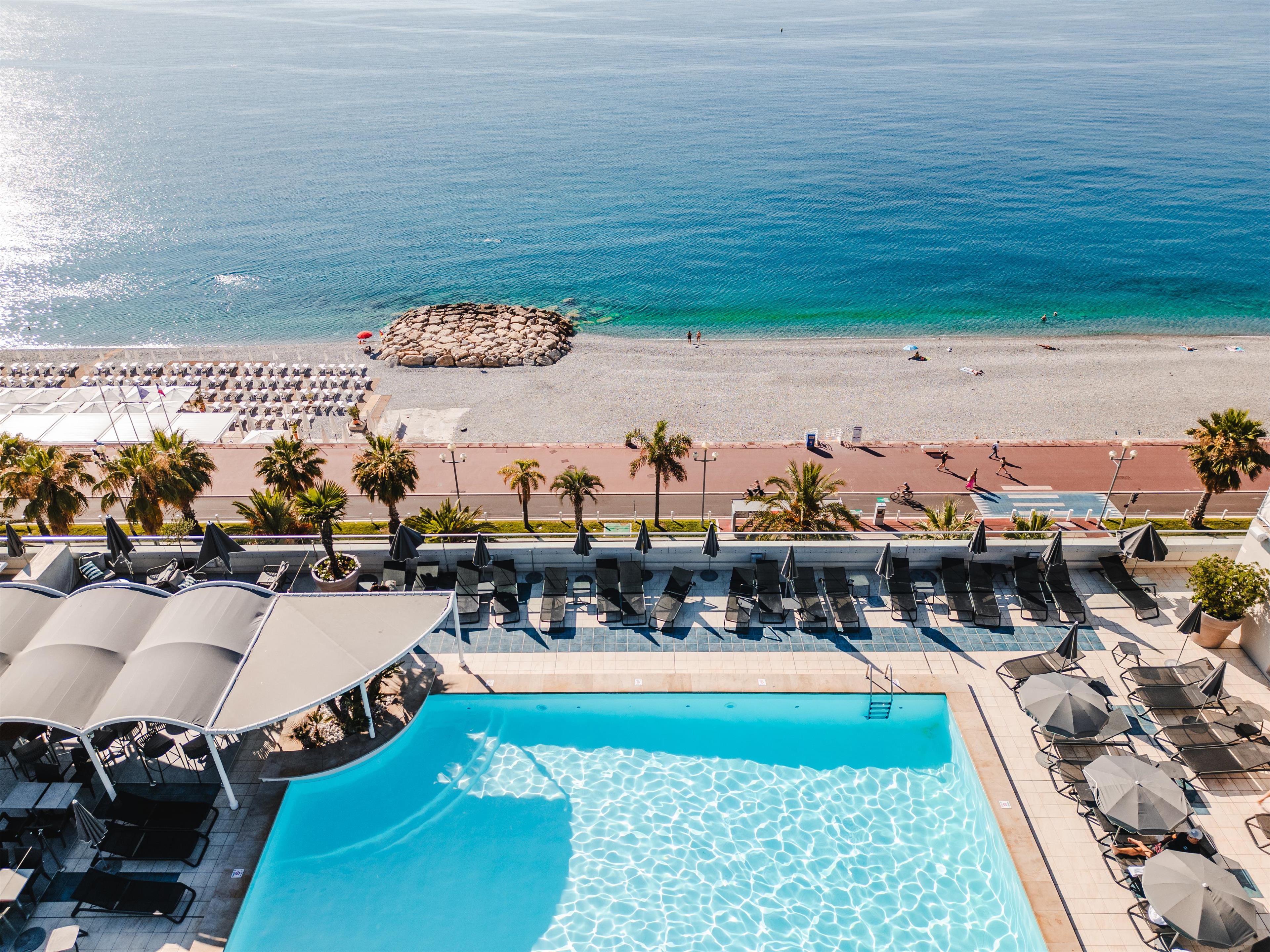 Radisson Blu Hotel, Nice - Tap to explore photos