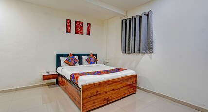 FabHotel Pearl Inn Room Type - Deluxe Room