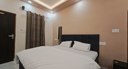 Maa Parvati Homestay Ayodhya Room Type - Standard Bedroom 1