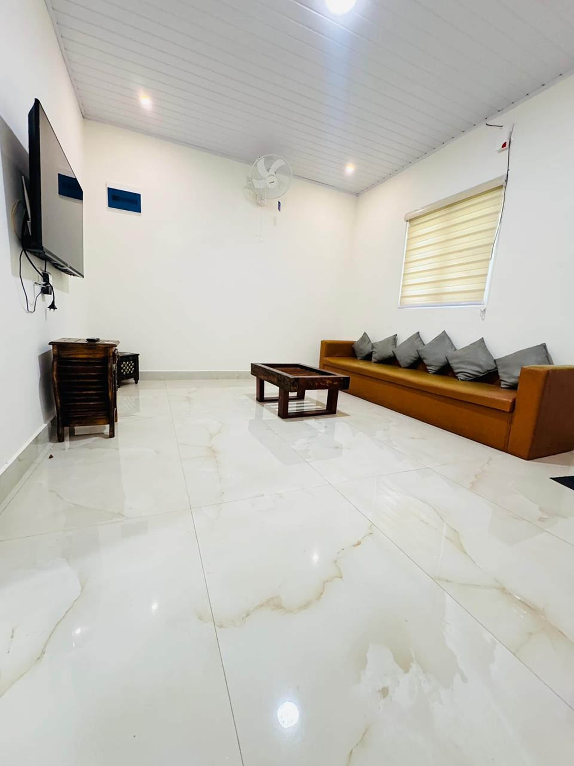 Clay Breeze Cozy Stay - Tap to explore photos