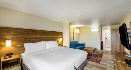 Holiday Inn Express & Suites COLUMBUS Room Type - 1 King Bed Suite Comm Access Tran Shwr
