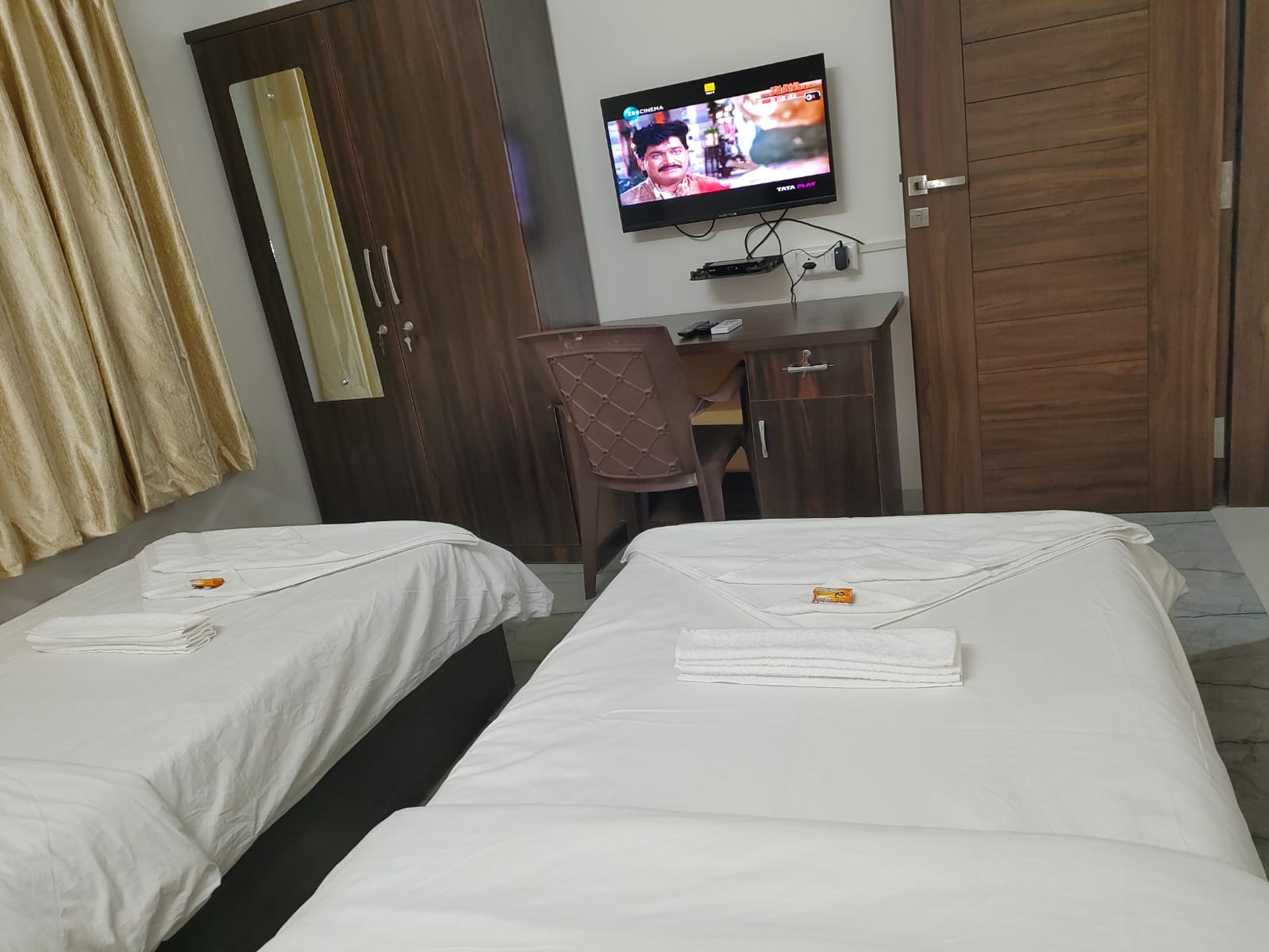 BFL Guest House Pune - Shubh Gateway - Tap to explore photos