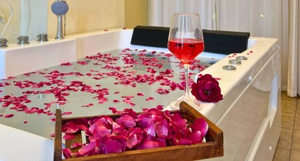 Jacuzzi 1BHK Suite By Cayetana | Near Railway St. Room Type - Jacuzzi 1BHK Suite By Cayetana | Near Railway St.