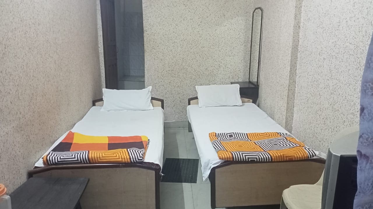 HOTEL VARDHMAN ARYA NIWAS - Tap to explore photos