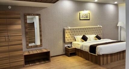 The Crown Hotel & Banquet Room Type - Suite Room
