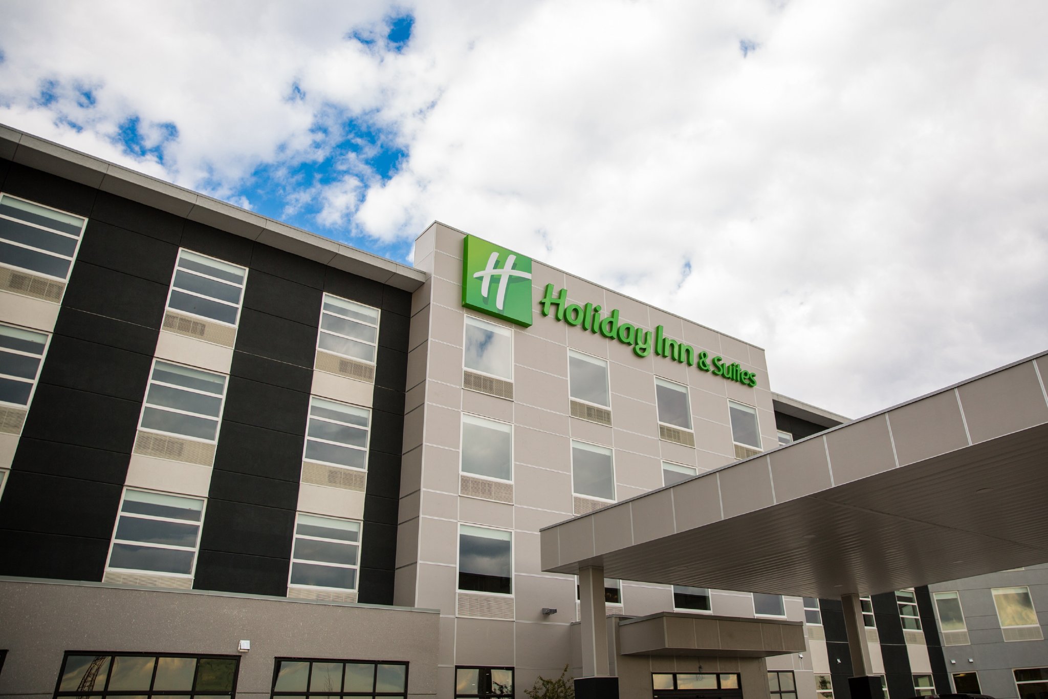Holiday Inn & Suites Calgary South - Conference Ctr - Tap to explore photos