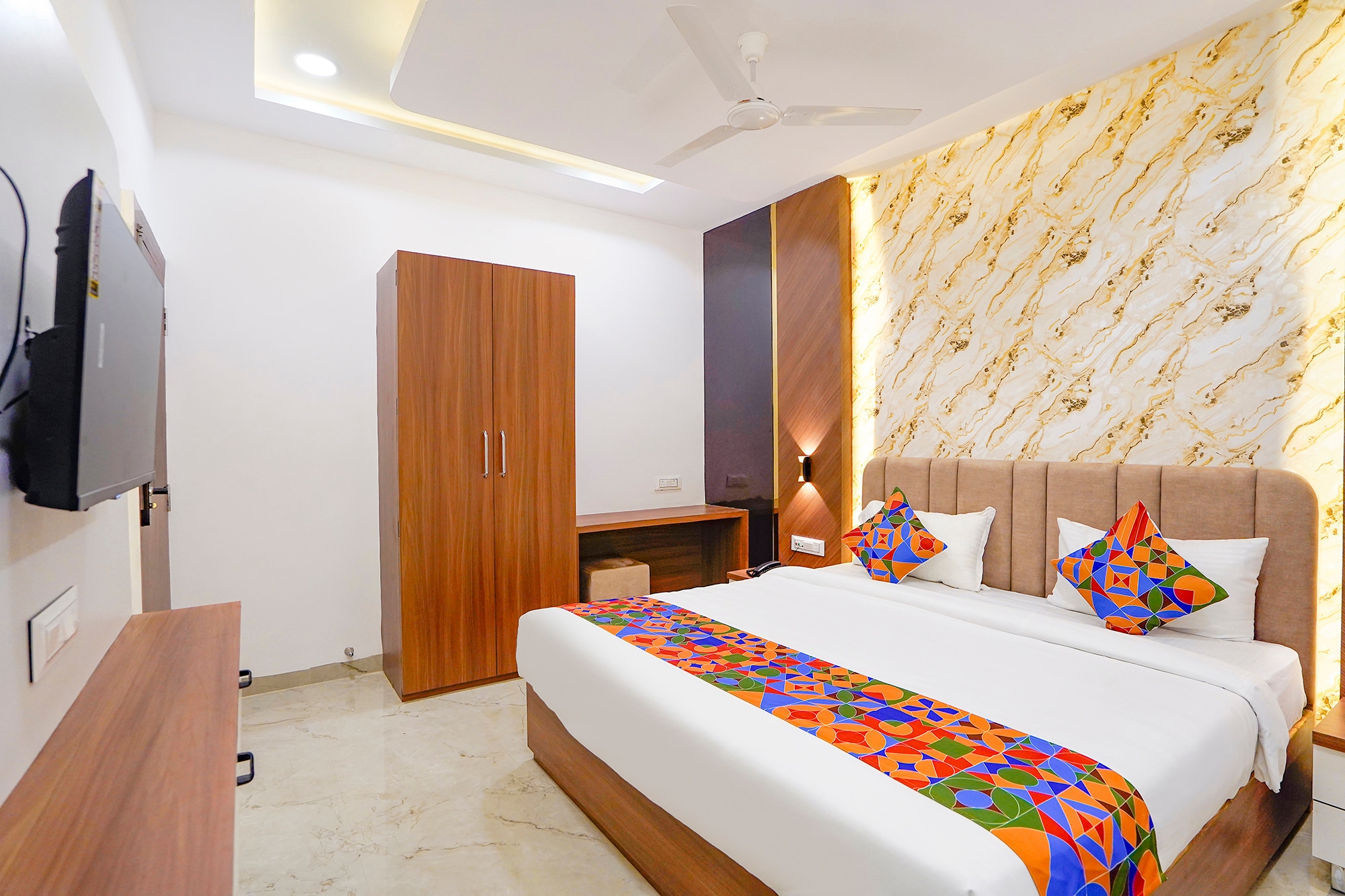 FabHotel Seemansh - Tap to explore photos