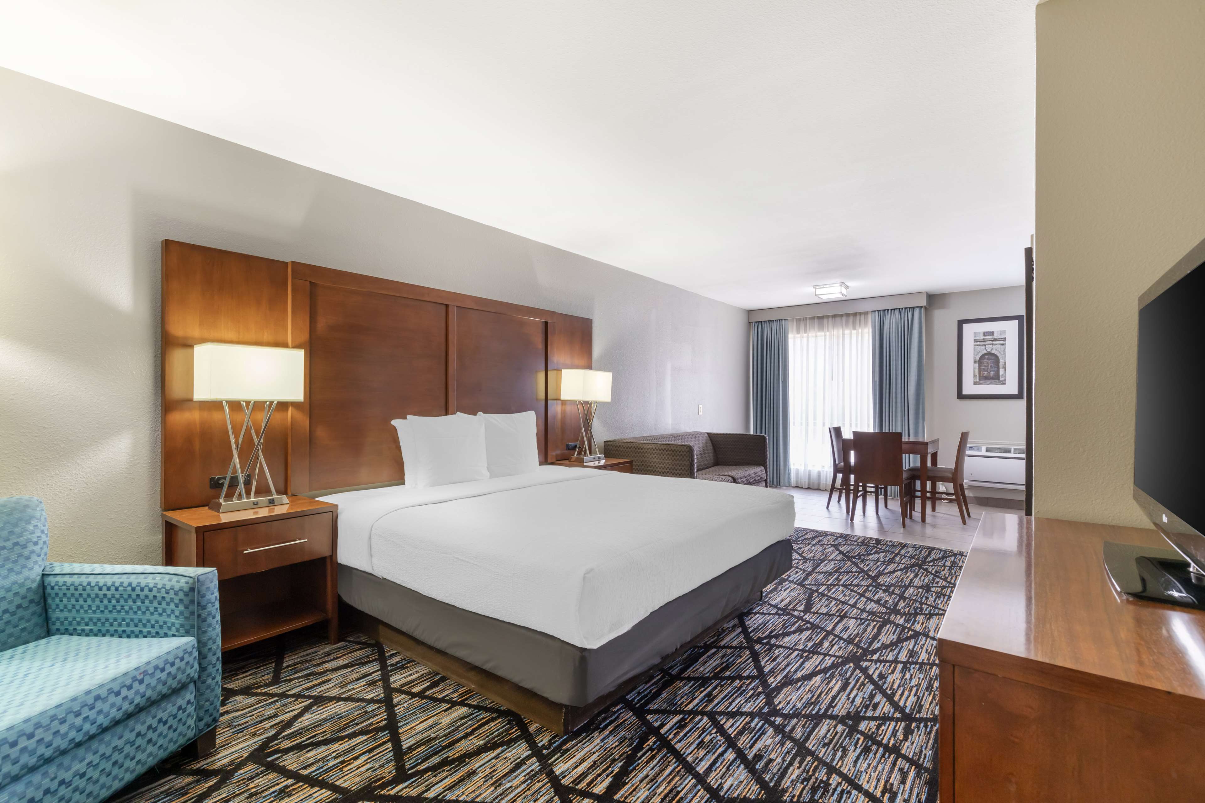 Best Western Ingram Park Inn - Tap to explore photos
