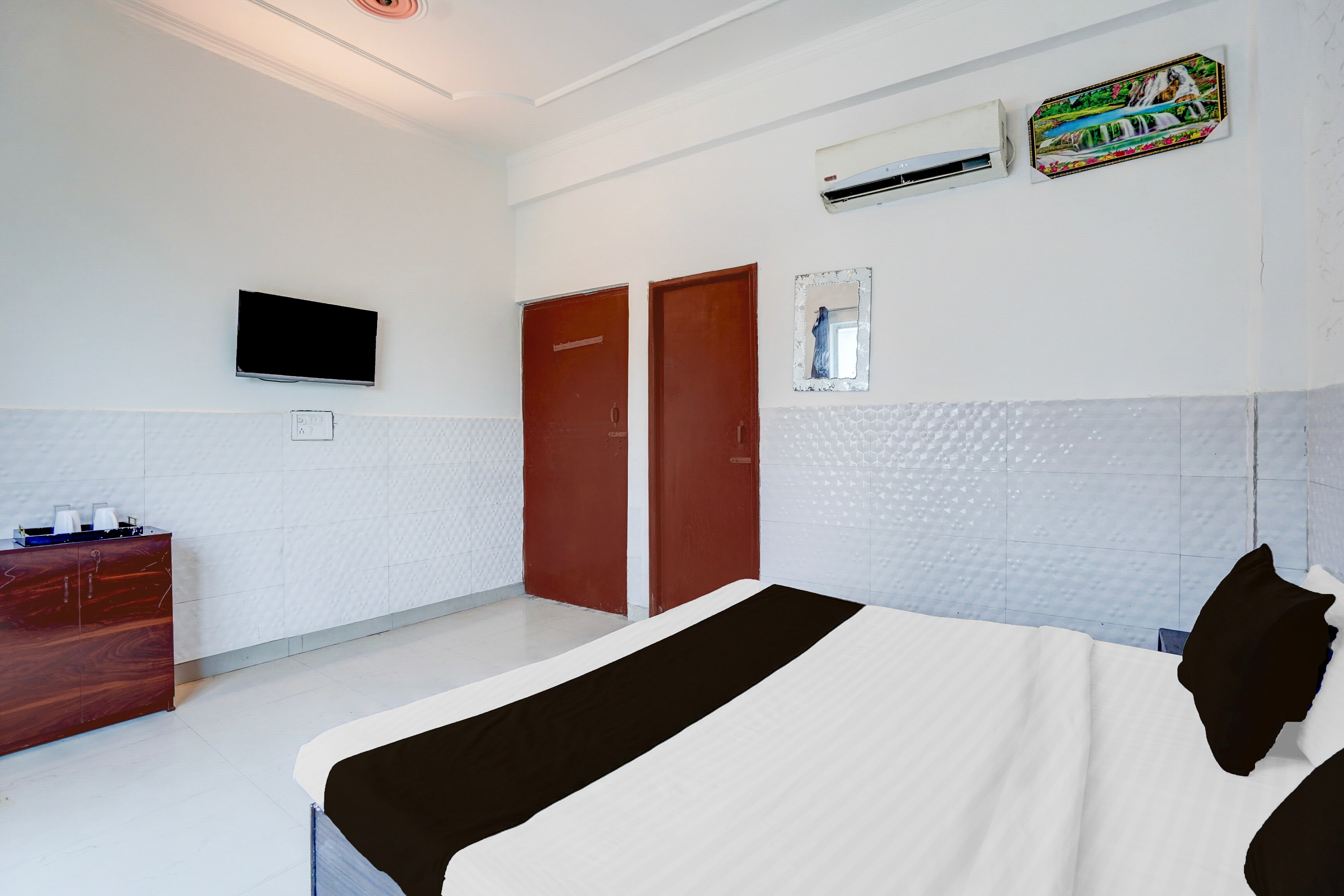 Hotel O Shilpgram Taj Mahal East Gate - Tap to explore photos