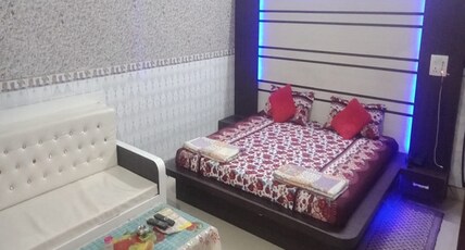 ANAND LODGE Room Type - Diamond Deluxe Room