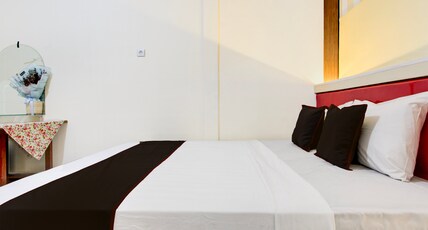 Hotel O Kd House Room Type - Indonesia Deluxe Double