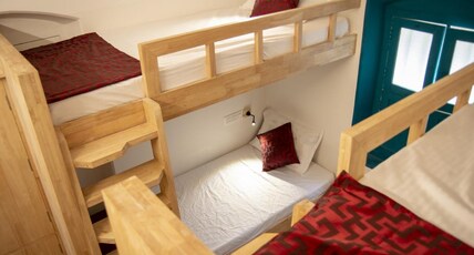 Roambay | Dorms & Cafe Room Type - Bed in 6 Bed Mixed Dorm