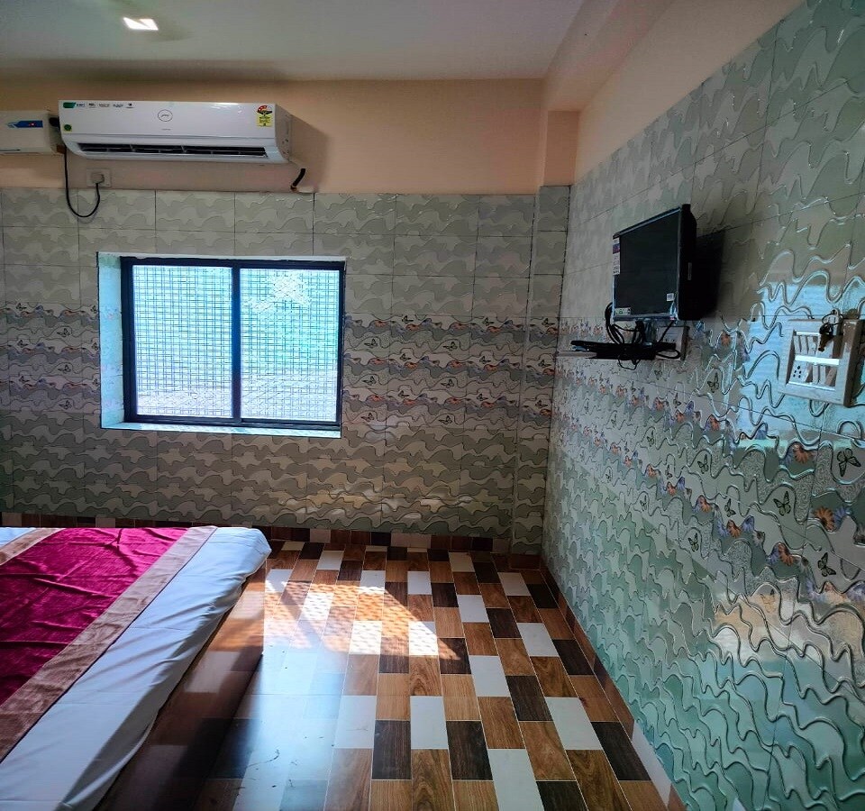 Hotel Hariprasad - Tap to explore photos