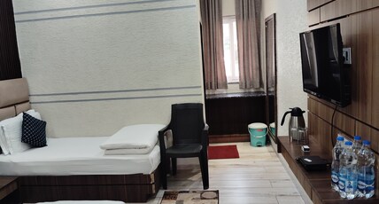 sarvodaya vishram griha Room Type - AC Deluxe Triple Bed Family Room
