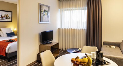 Mercure Agen Centre Room Type - Family Room - 1 double bed with 1 sofa bed and kitchenette Mercure Agen Centre Room Type - Family Room - 1 double bed with 1 sofa bed and kitchenette