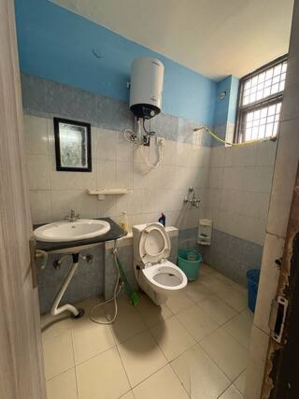 Awaraj Home Stay 2 - Tap to explore photos