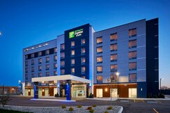 Holiday Inn Express & Suites Windsor East