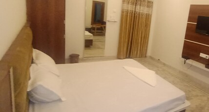Hotel Narayan Inn Room Type - Executive Room