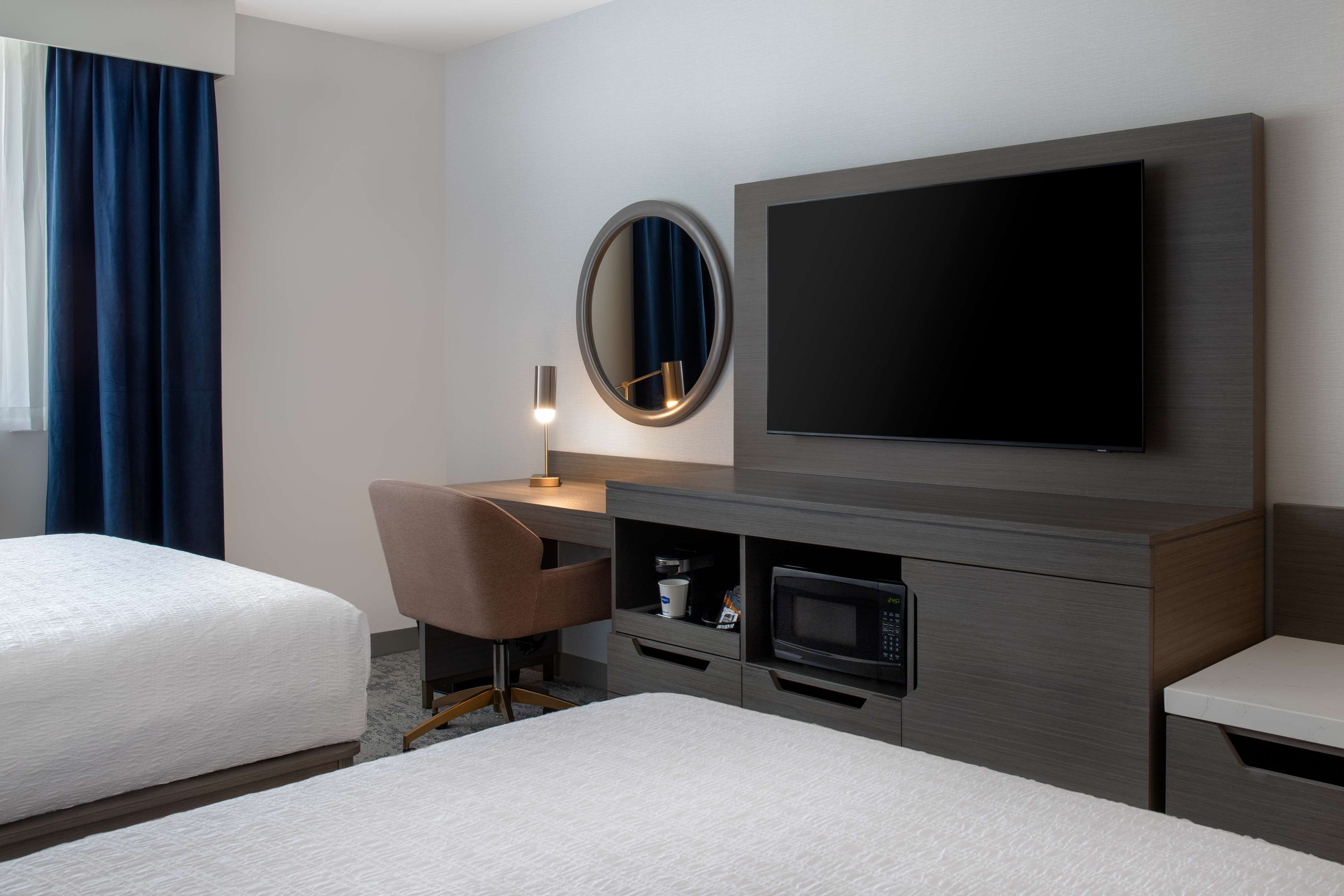 Hampton Inn by Hilton Winnipeg Downtown - Tap to explore photos