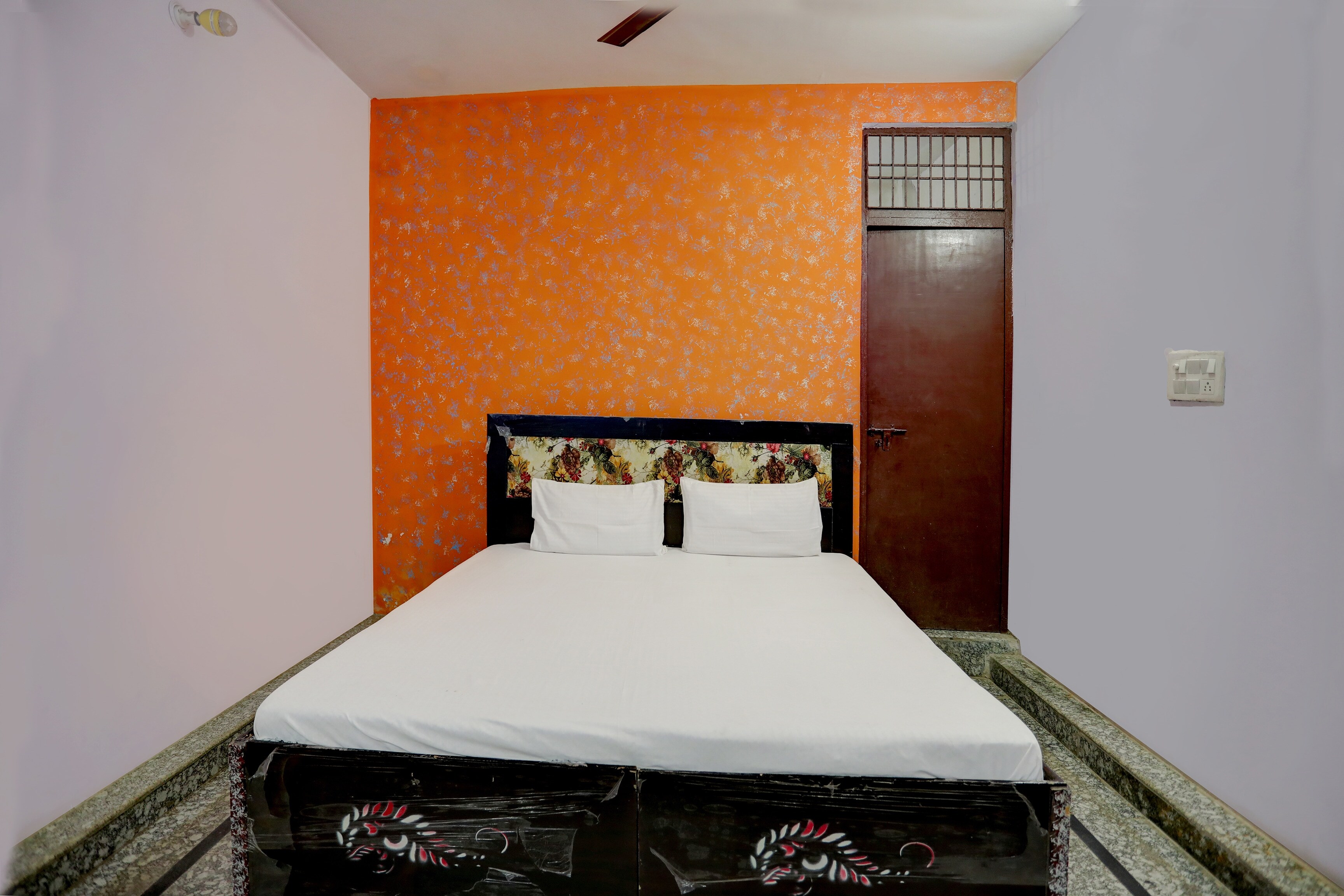 Hotel O Gayatri Palace - Tap to explore photos