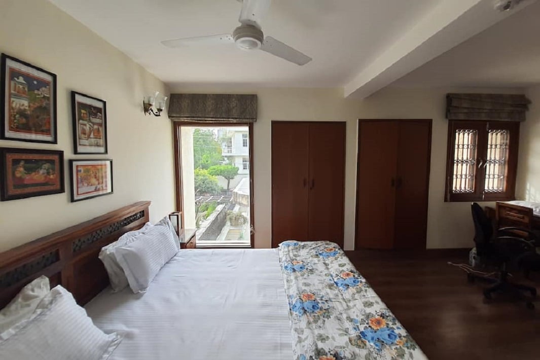 Private Studio @DLF Phase-1 (A-30/1) - Tap to explore photos