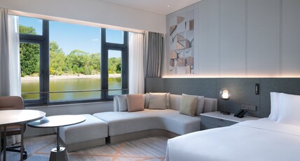Crowne Plaza BEIJING BADALING Room Type - 1 King Bed Living area Junior Suite